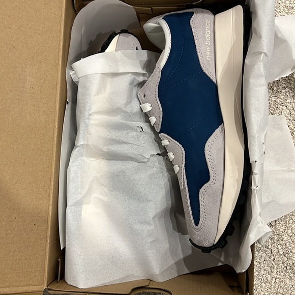 New Balance 327 Sneaker - Picture 4 of 8